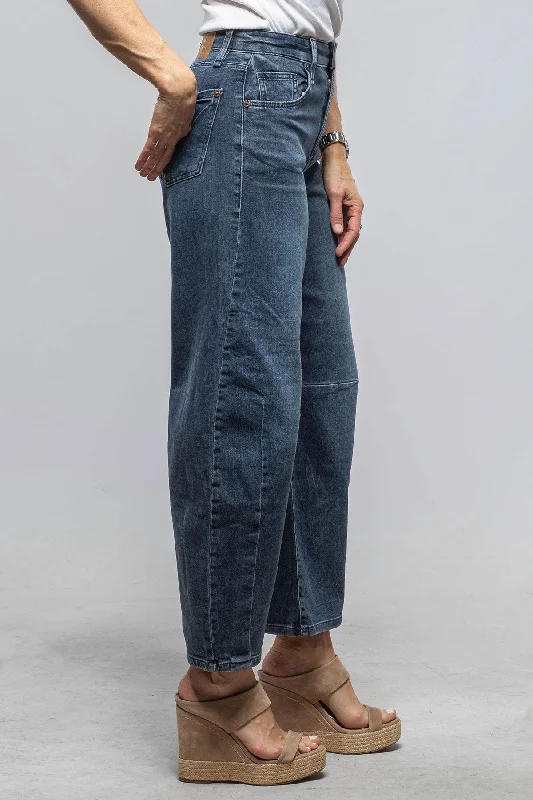Artistic Temperament MAC Dakota Barrel Leg Jean In Vintage Netwash
