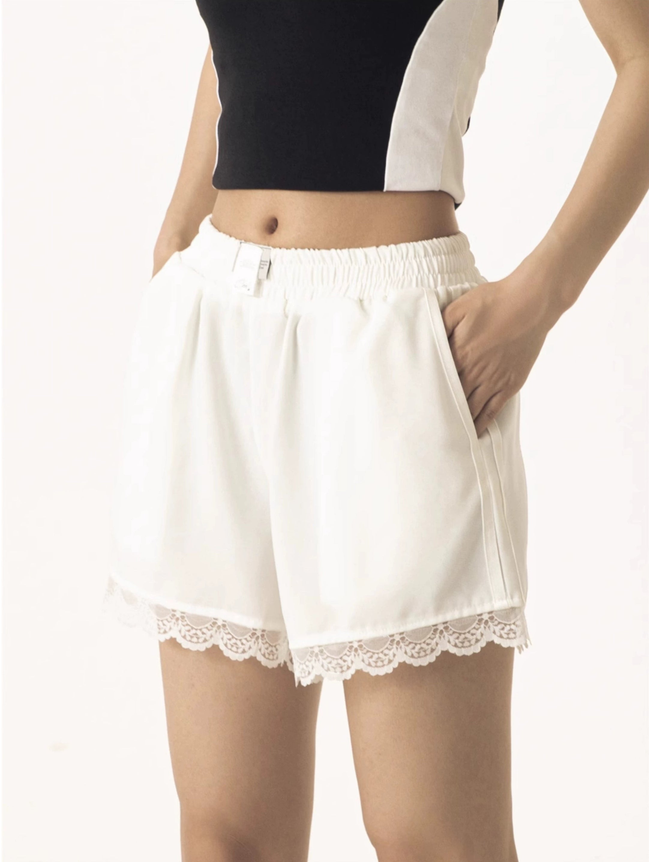 Playful Style Elastic Waist Contrast Trim Lace Shorts