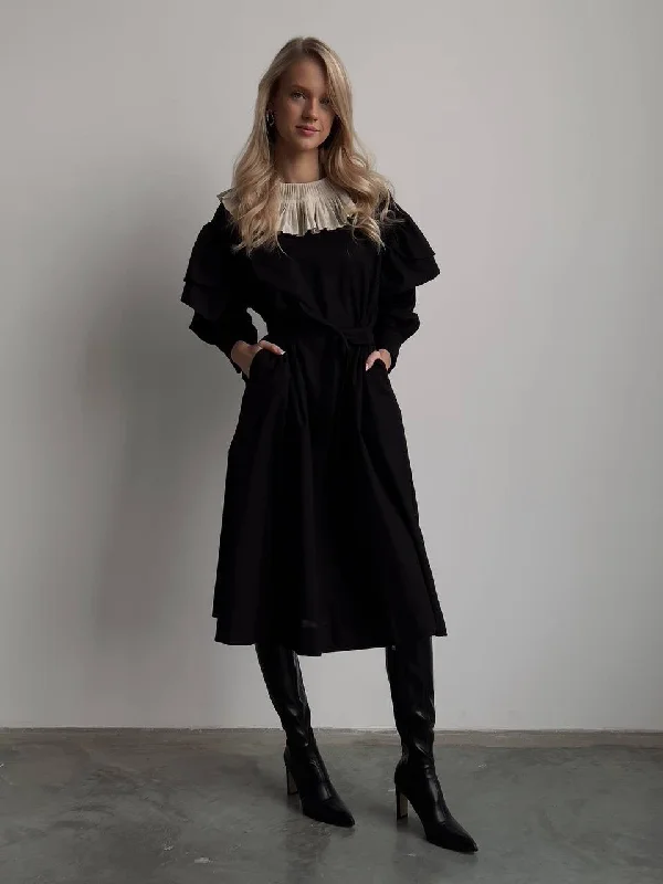 British Fashion Black Dress with Beige Pleated Collar